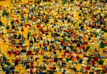 Jak przyczepić zabawki do wózka?