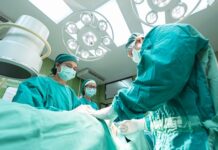 Jak długo goi się rana po operacji biodra?