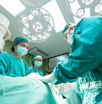 Jak długo goi się rana po operacji biodra?