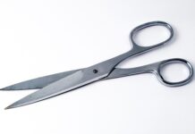 Jak prawidłowo trzymać nożyczki fryzjerskie?